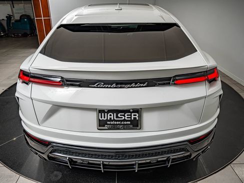 Used 2022 Lamborghini Urus AWD/4WD image 22