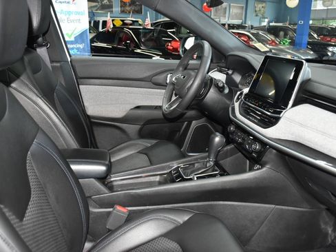Used 2025 Jeep Compass Latitude w/ Sun & Sound Group AWD/4WD image 31