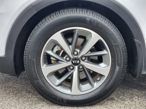 Used 2019 Kia Sorento EX image 9