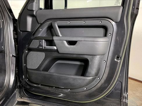 Used 2023 Land Rover Defender 110 V8 image 23