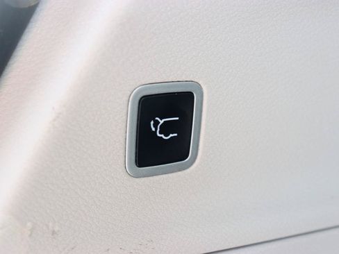 Used 2024 Chrysler Pacifica Touring-L FWD image 62