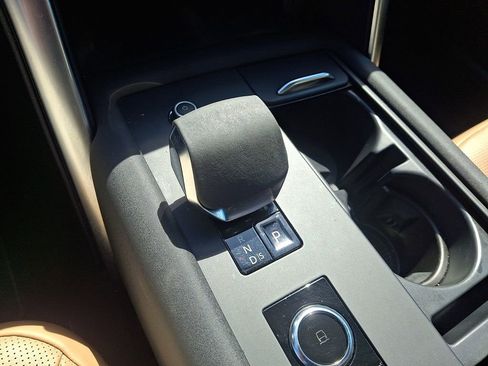 Used 2023 Land Rover Discovery S R-Dynamic image 15