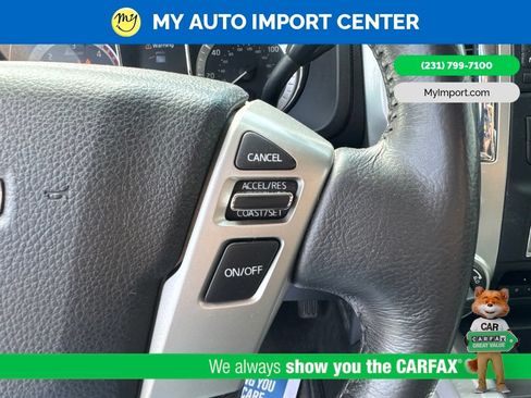 Used 2018 Nissan Titan SV w/ SV Convenience Package AWD/4WD image 17