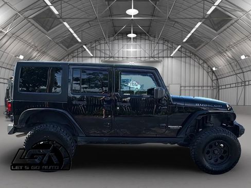 Used 2016 Jeep Wrangler Unlimited Rubicon w/ Connectivity Group AWD/4WD image 8