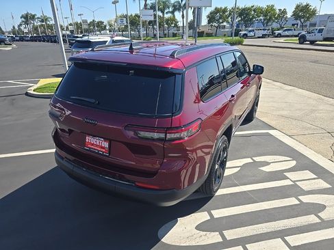 New 2025 Jeep Grand Cherokee L Altitude image 11