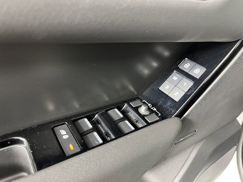 Used 2024 Land Rover Range Rover Velar Dynamic SE image 19