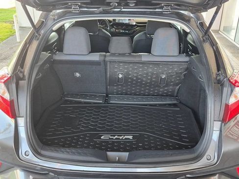 Used 2021 Toyota C-HR LE FWD image 10