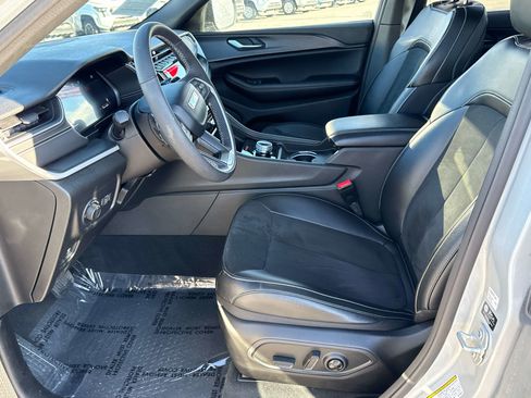 Used 2024 Jeep Grand Cherokee Altitude image 11