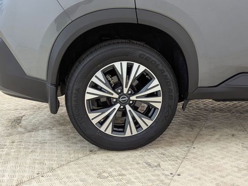 Used 2022 Nissan Rogue SV image 12