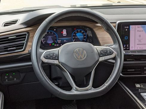 Certified 2024 Volkswagen Atlas SE FWD image 13