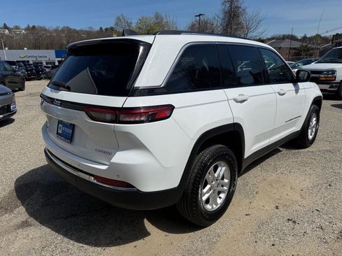 Used 2023 Jeep Grand Cherokee Laredo AWD/4WD image 7