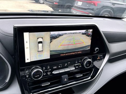 Used 2024 Toyota Highlander Limited image 26