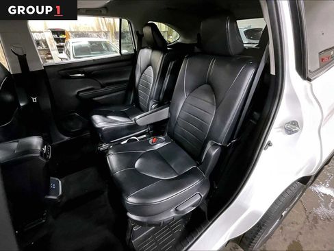 Certified 2022 Toyota Highlander XLE image 20