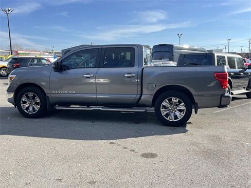 Used 2019 Nissan Titan SV w/ SV Convenience Package image 6