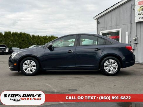 Used 2014 Chevrolet Cruze LS FWD image 2