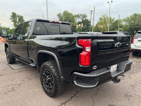 Used 2024 Chevrolet Silverado 2500 High Country w/ Midnight Edition AWD/4WD image 5