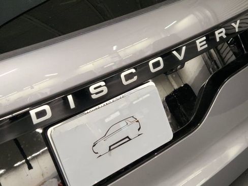 Used 2025 Land Rover Discovery S image 13