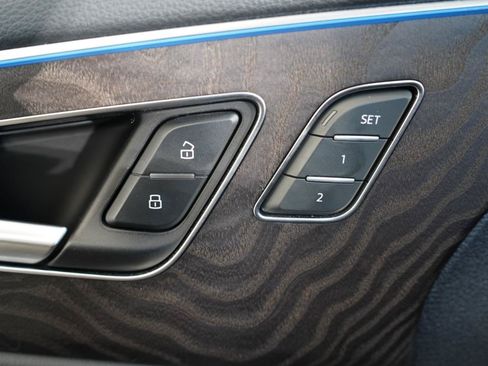 Used 2023 Audi Q8 Prestige AWD/4WD image 28