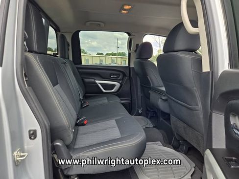 Used 2019 Nissan Titan SV RWD image 17