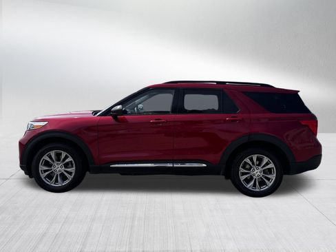 Certified 2022 Ford Explorer XLT w/ Equipment Group 202A AWD/4WD image 4