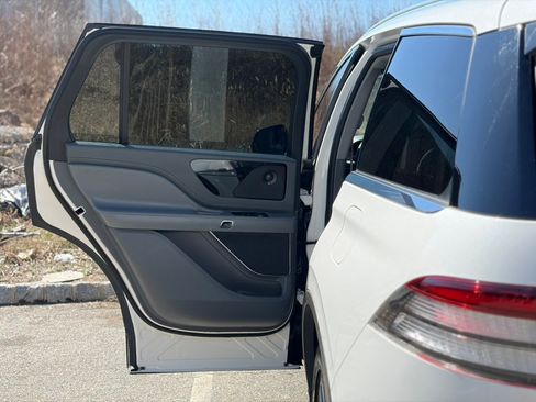 Used 2021 Lincoln Aviator Reserve w/ Elements Package Plus image 13