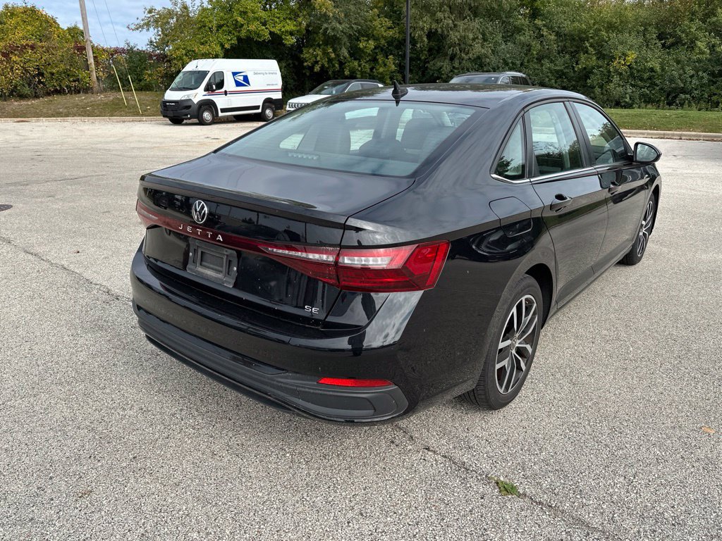 Used 2025 Volkswagen Jetta SE FWD image 7