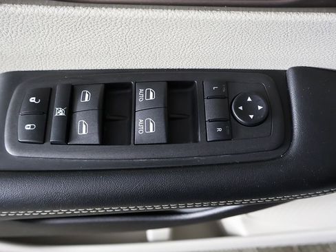 Used 2023 Chrysler Voyager LX FWD image 34