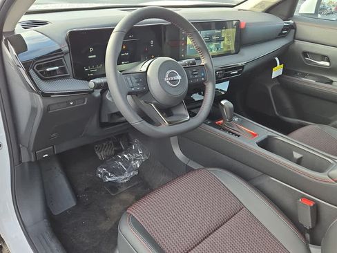 Used 2025 Nissan Kicks SR AWD/4WD image 11