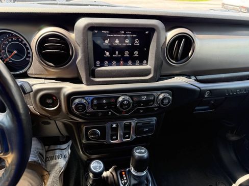 Used 2020 Jeep Wrangler Sport AWD/4WD image 22