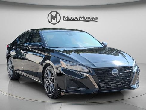 Used 2023 Nissan Altima 2.0 SR FWD image 11