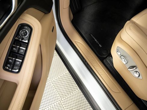 New 2026 Porsche Macan AWD/4WD image 8
