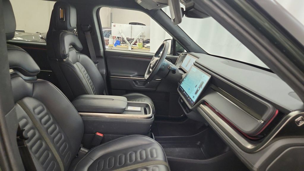 Used 2025 Rivian R1S Adventure Dual AWD/4WD image 44