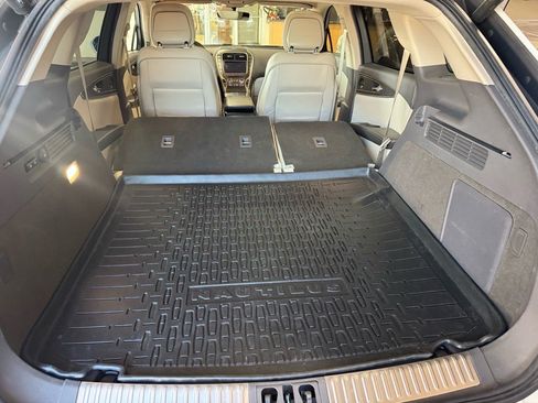 Used 2020 Lincoln Nautilus Reserve w/ Equipment Group 201A image 10