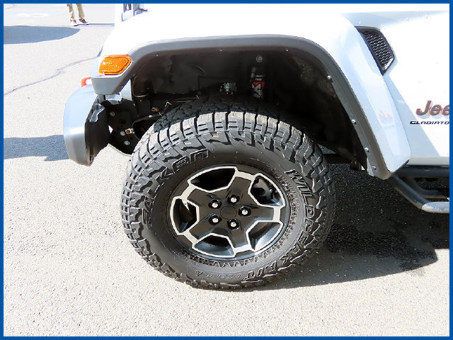 Used 2023 Jeep Gladiator Mojave w/ Cold Weather Group AWD/4WD image 4