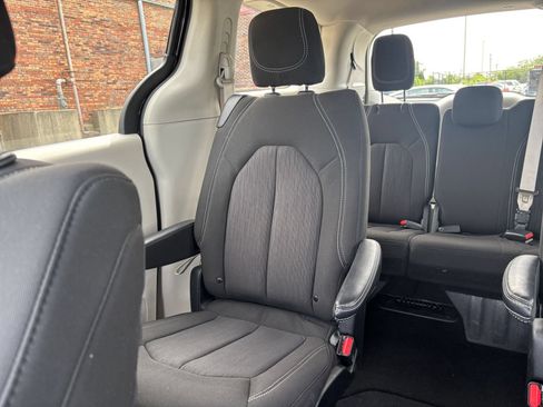 Used 2024 Chrysler Voyager LX FWD image 40