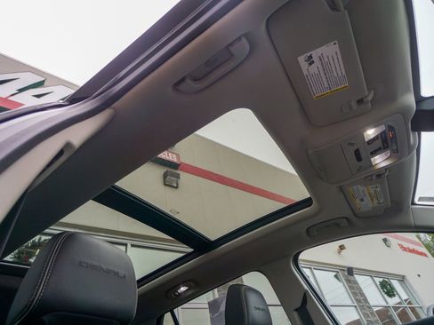 Used 2018 GMC Terrain Denali w/ Advanced Safety Package image 31