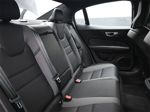 Used 2024 Volvo S60 B5 Plus image 31