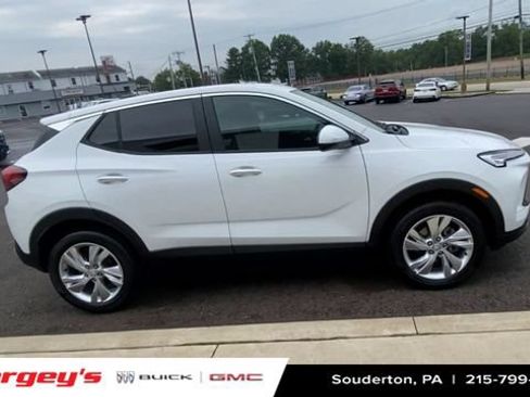 Used 2025 Buick Encore GX Preferred w/ Comfort Package AWD/4WD image 10