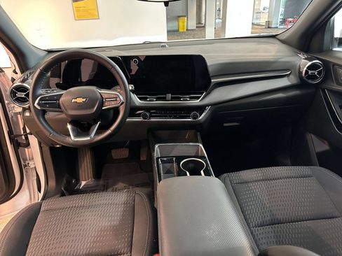 Used 2025 Chevrolet Equinox LT FWD image 33