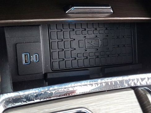 Used 2023 Ford Expedition Limited image 27