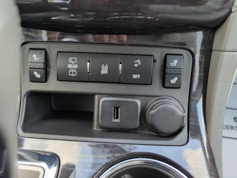 Used 2017 Buick Enclave Leather FWD image 25