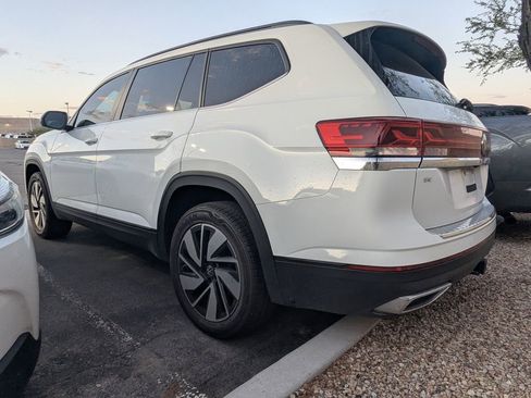 Used 2024 Volkswagen Atlas SE w/ Panoramic Sunroof Package FWD image 6