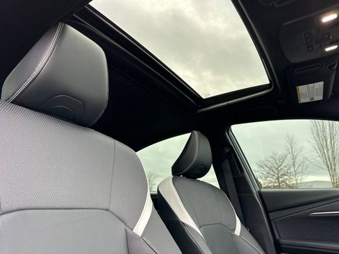 Used 2025 Toyota Camry SE w/ Multimedia Upgrade Package image 15