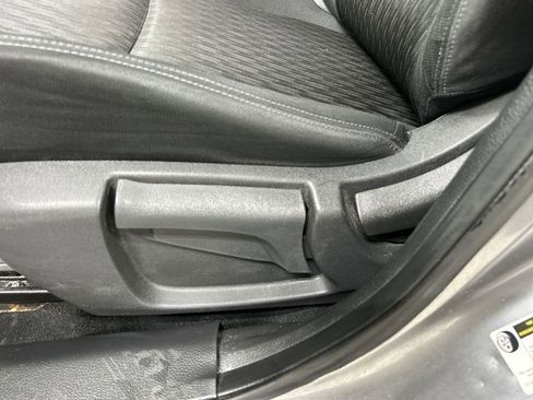 Used 2018 Nissan Rogue S AWD/4WD image 10