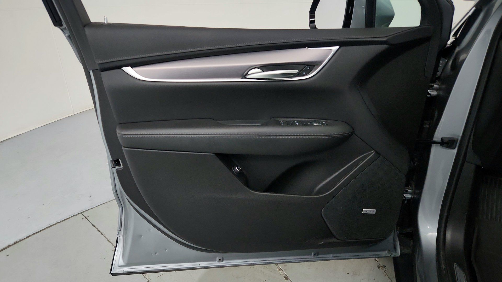 Certified 2024 Cadillac XT5 Luxury w/ LPO, Floor Liner Package AWD/4WD image 16