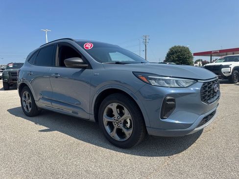 Used 2024 Ford Escape ST-Line w/ Tech Pack #1 FWD image 9