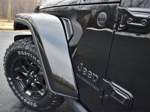 Certified 2022 Jeep Gladiator Willys image 12