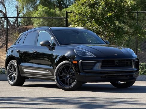 Certified 2023 Porsche Macan Turbo AWD/4WD image 9