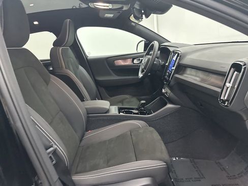 Used 2022 Volvo C40 P8 Recharge Ultimate AWD/4WD image 25