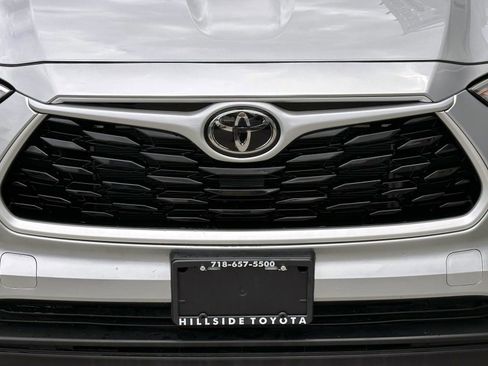 Certified 2024 Toyota Highlander LE AWD/4WD image 7